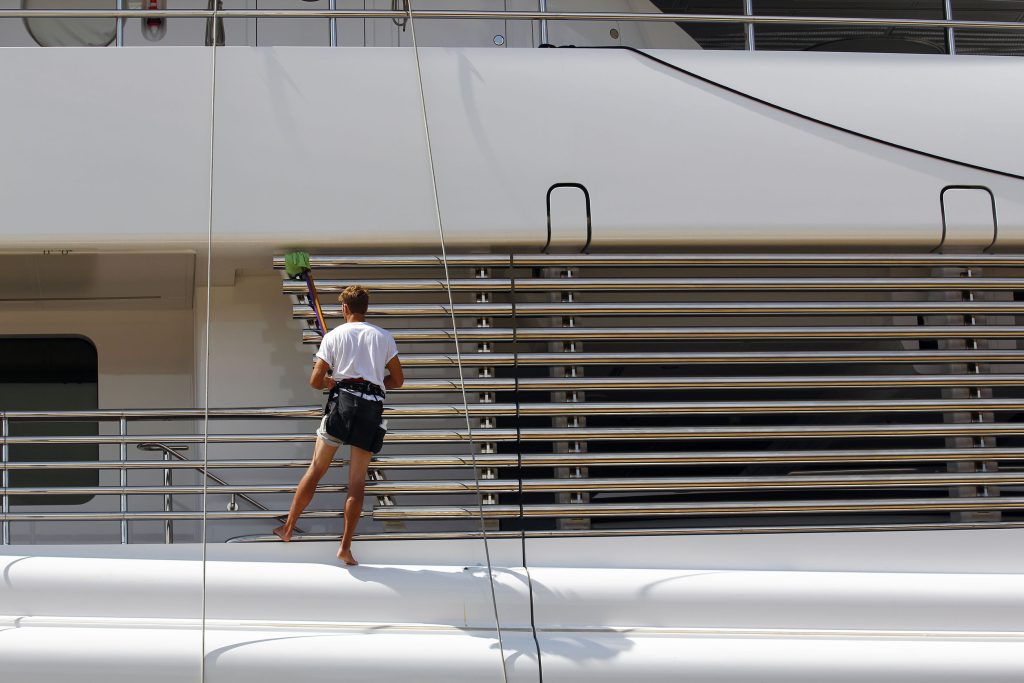 deckhand jobs on a superyacht
