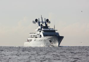 expedition yacht